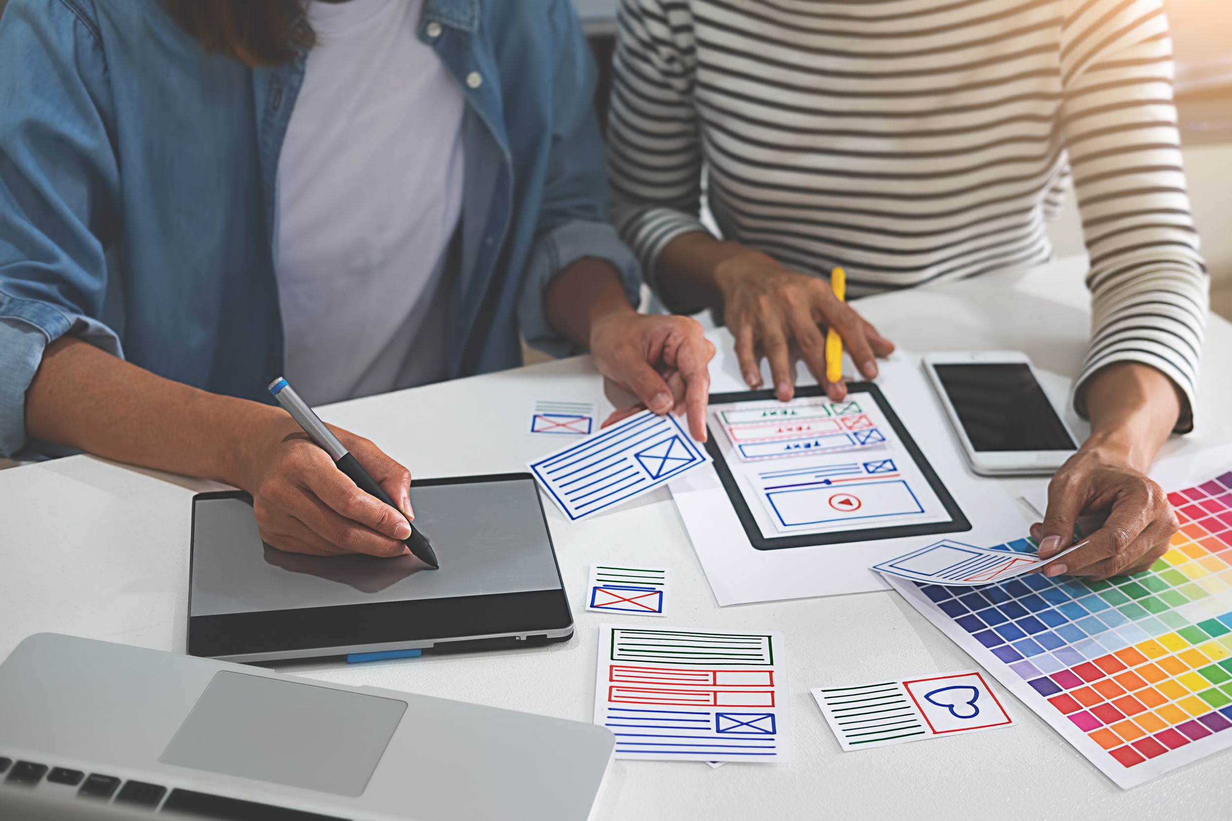 Equipe travaillant sur la conception d